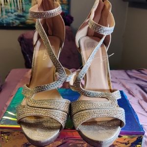 Delicacy Silver glitter heels/Sandals   Size 8